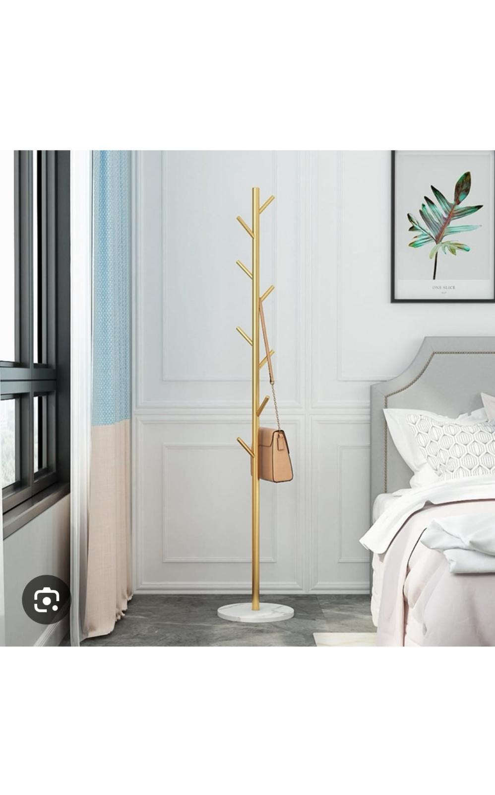 Cuier vertical metal auriu  Bază piatră albă | 8 cârlige | 170 cm