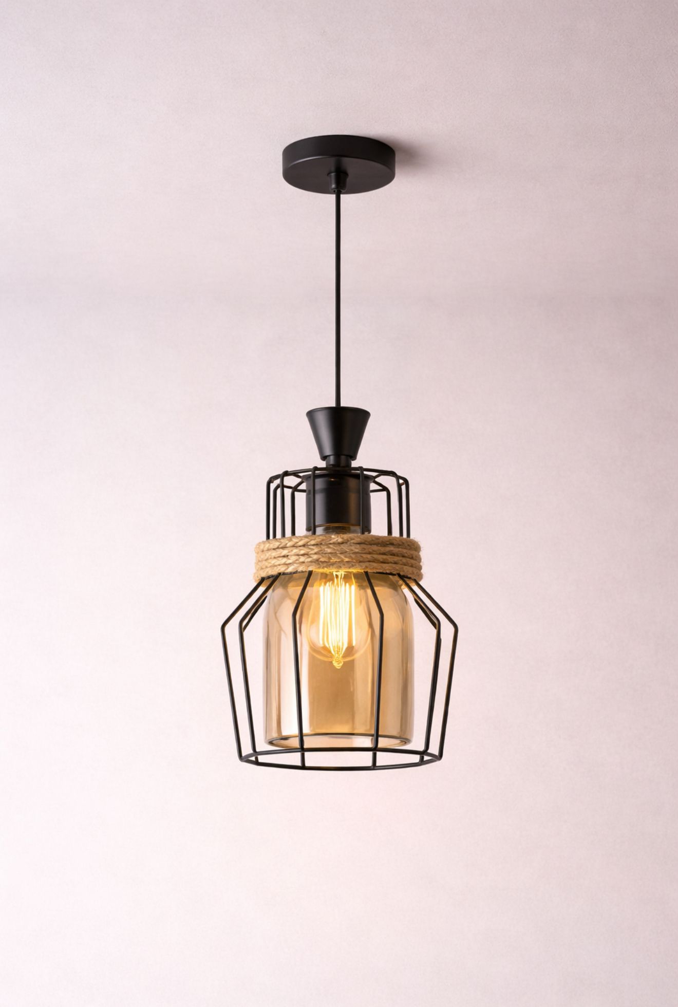 Pendul ANT3076, abajur sticlă aurie, cadru metal negru, sfoară decorativă, reglabil în înălțime