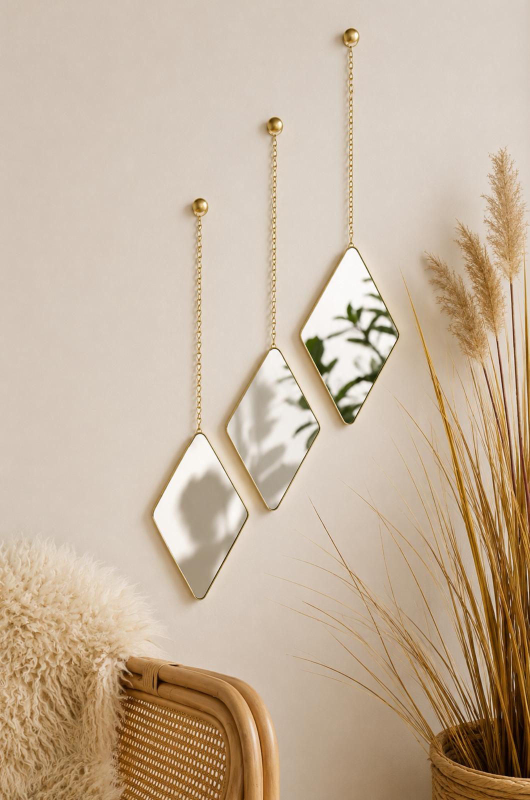 Set 3 Oglinzi Suspendate Romb – Ramă Metal Auriu cu Lanț, 27×17 cm, Decor Modern pentru Interior