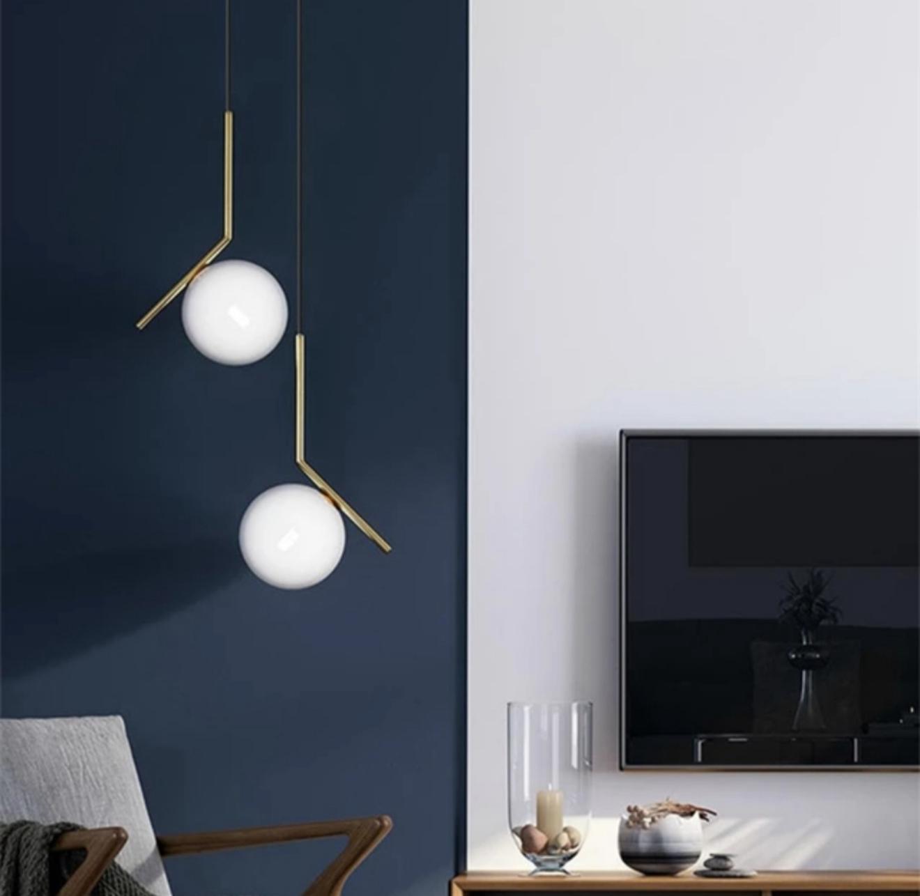 Pendul Modern Metal Auriu cu Abajur din Sticlă Alb Mat – Ø15 cm, Reglabil, Dulie E27
